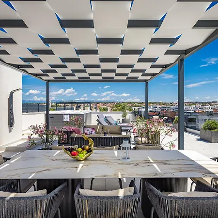 Olive Luxe Penthouse With Jacuzzi And Sea View דירה *