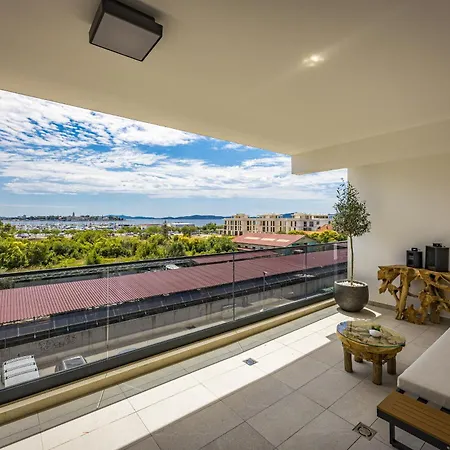 Olive Luxe Penthouse With Jacuzzi And Sea View * זאדאר