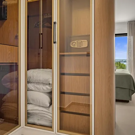 Olive Luxe Penthouse With Jacuzzi And Sea View דירה