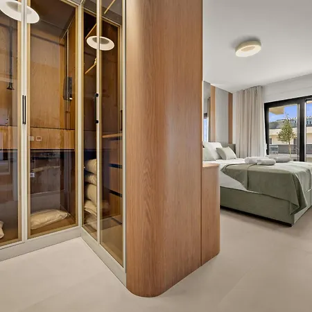 Olive Luxe Penthouse With Jacuzzi And Sea View דירה *