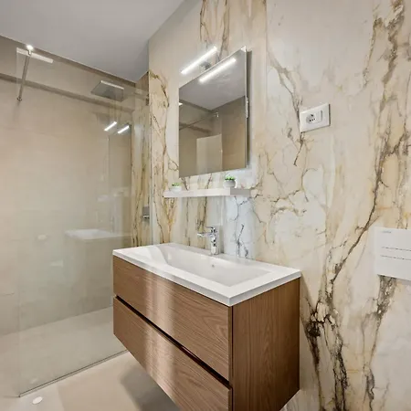 Olive Luxe Penthouse With Jacuzzi And Sea View * זאדאר