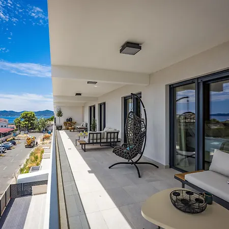 Olive Luxe Penthouse With Jacuzzi And Sea View דירה